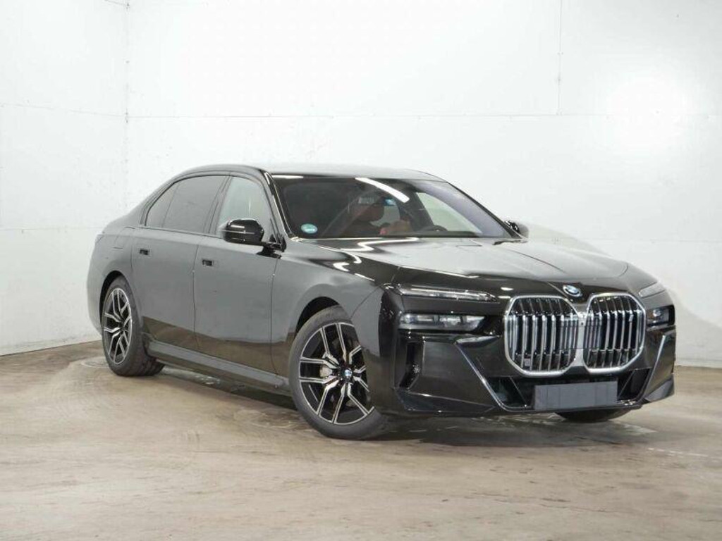 BMW i7