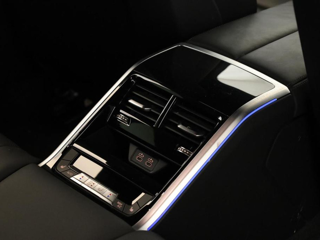 BMW M8
