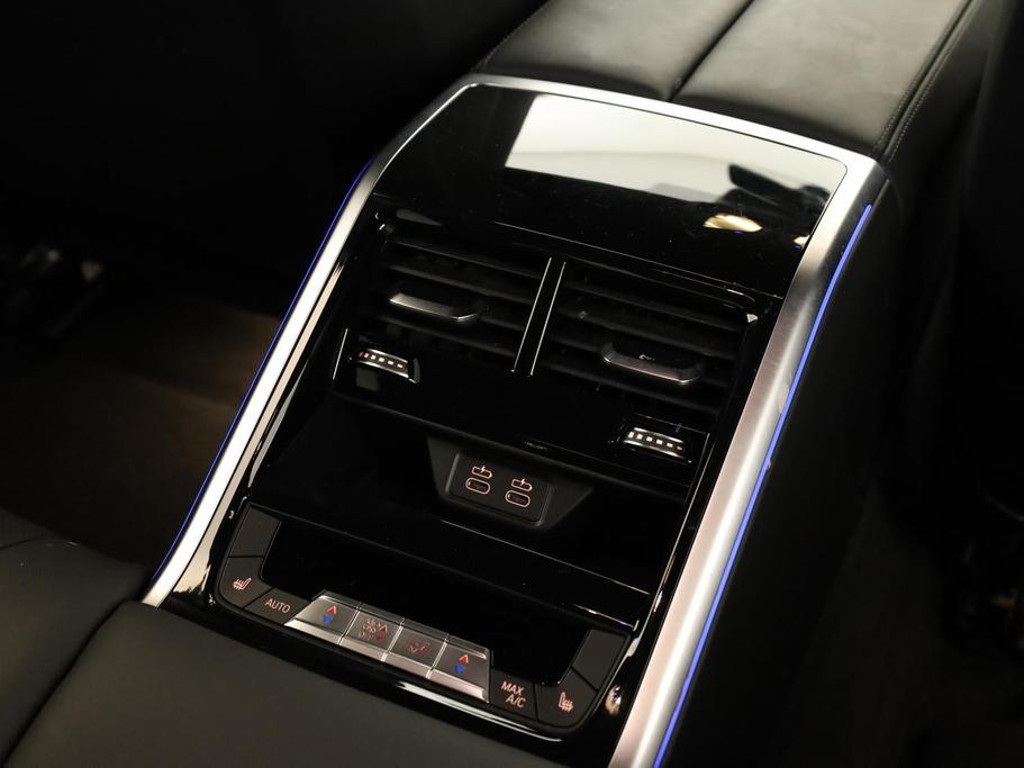 BMW M8