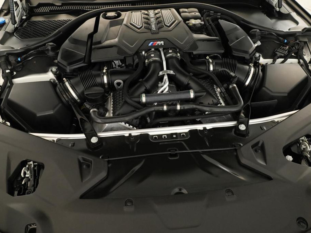 BMW M8