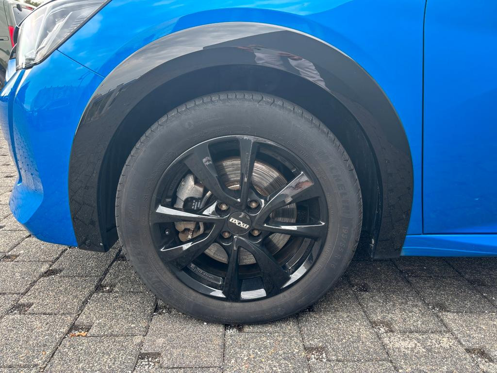 Peugeot e-208