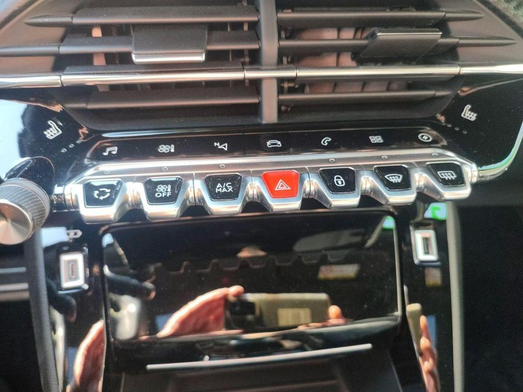 Peugeot e-2008