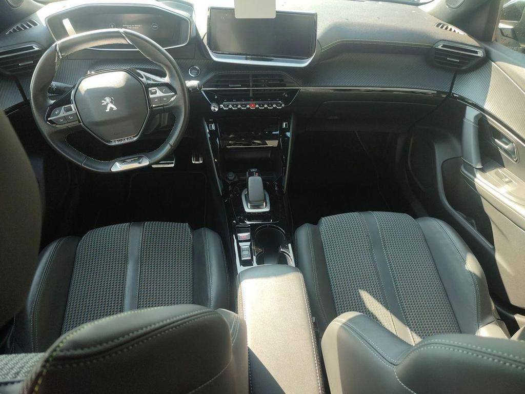 Peugeot e-2008