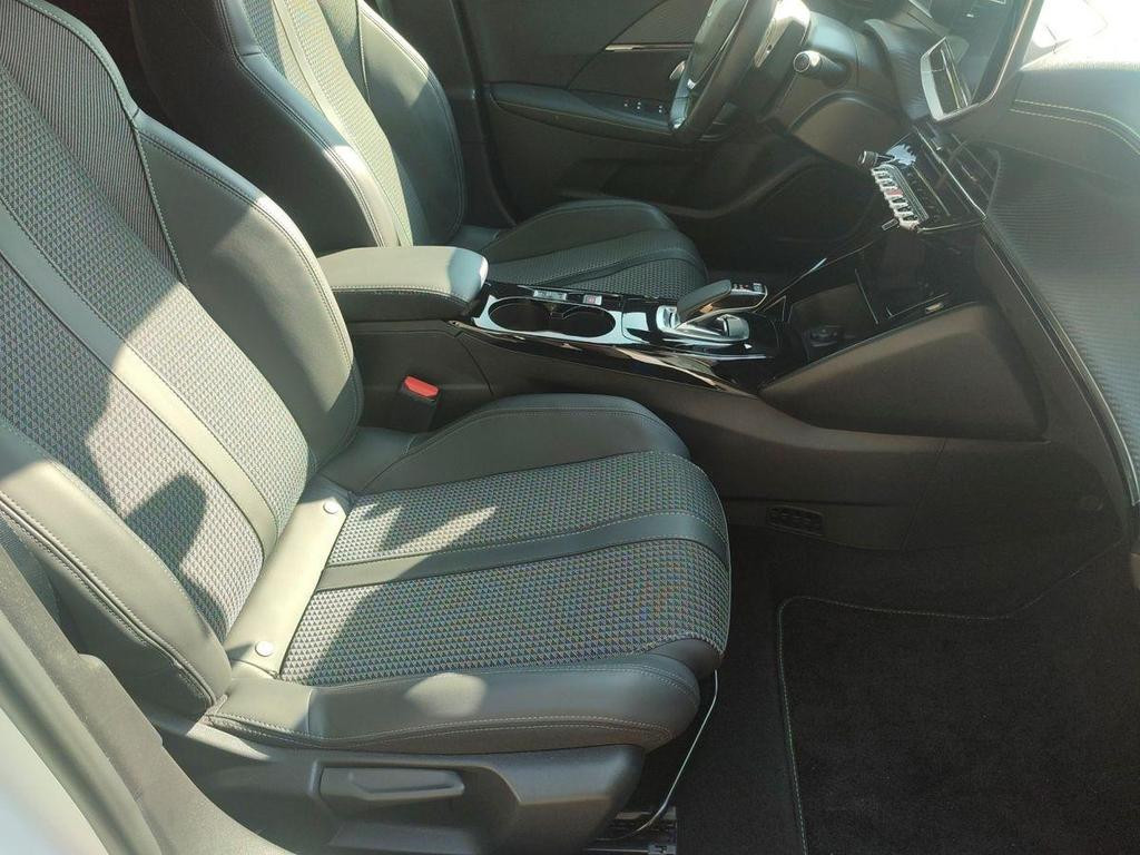 Peugeot e-2008