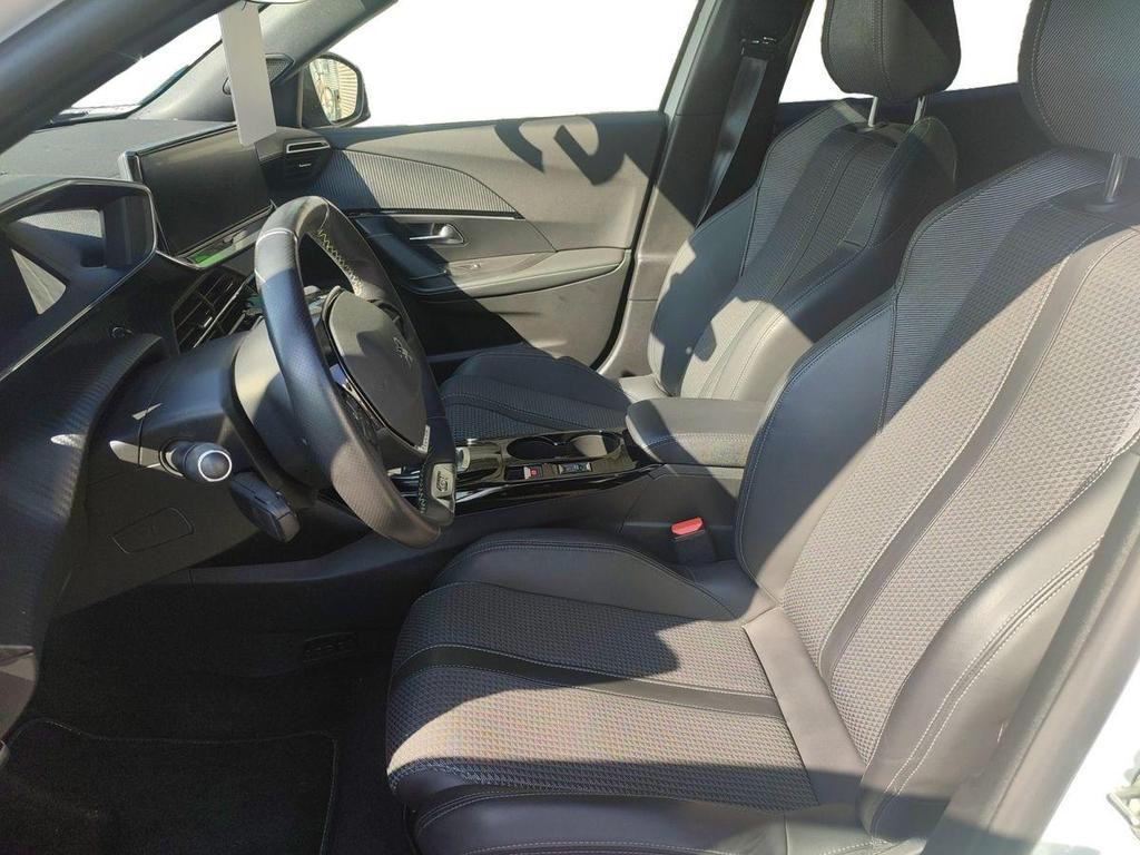 Peugeot e-2008