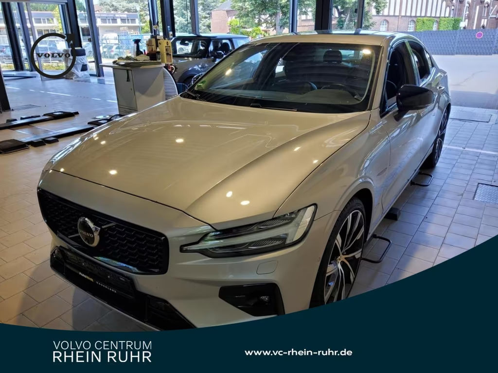 Volvo S60 AWD Plus Dark