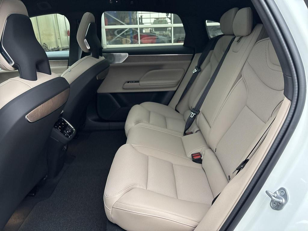 Volvo ES90