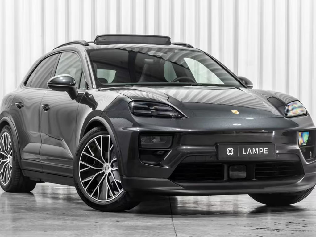 Porsche Macan Electric Panodak Trekhaak Luchtvering ACC