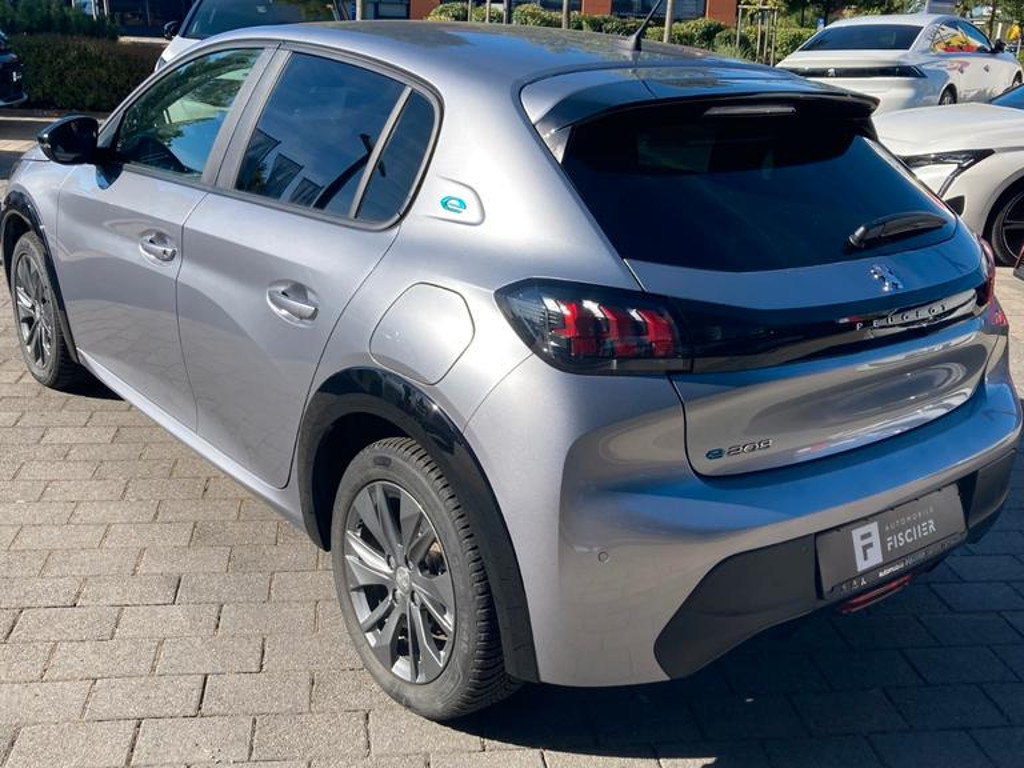 Peugeot e-208
