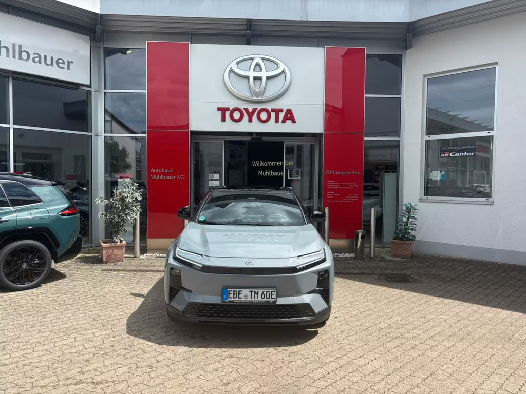 Toyota C-HR Vierwielaandrijving Lounge
