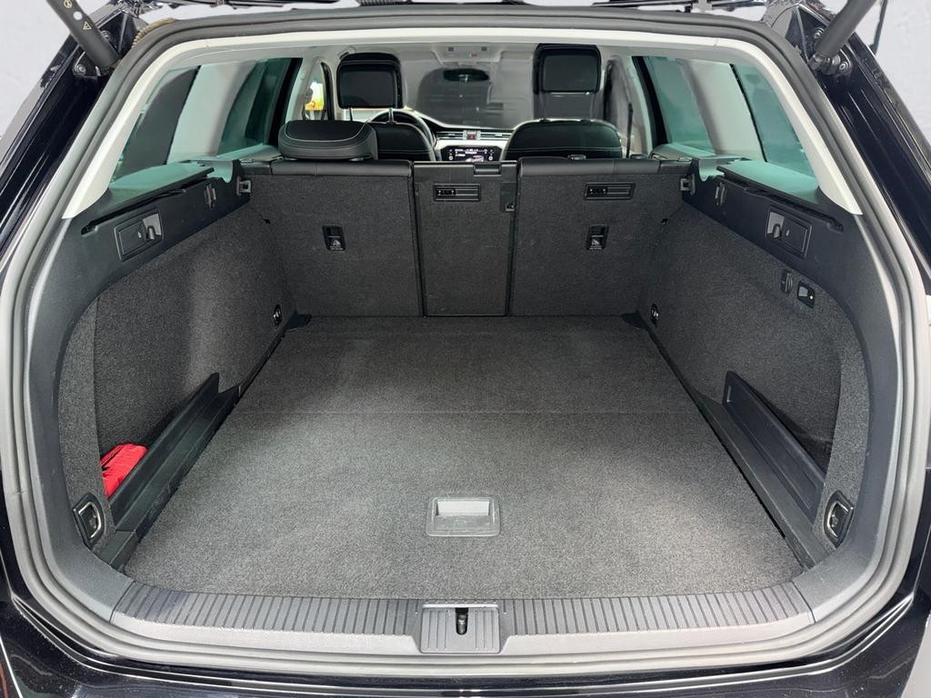 Volkswagen Passat DSG Variant IQ.Drive 2.0 TDI Elegance Elegance