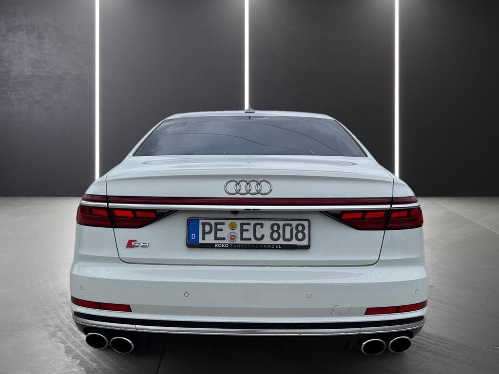 Audi S8