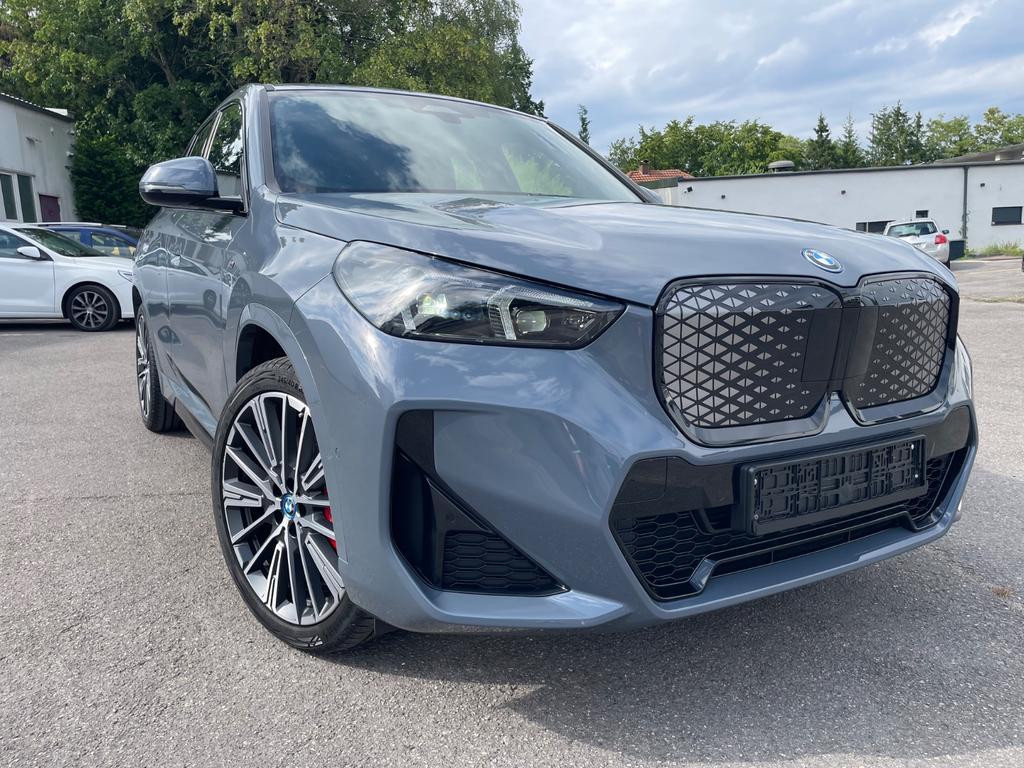BMW iX1