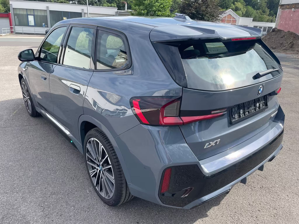 BMW iX1