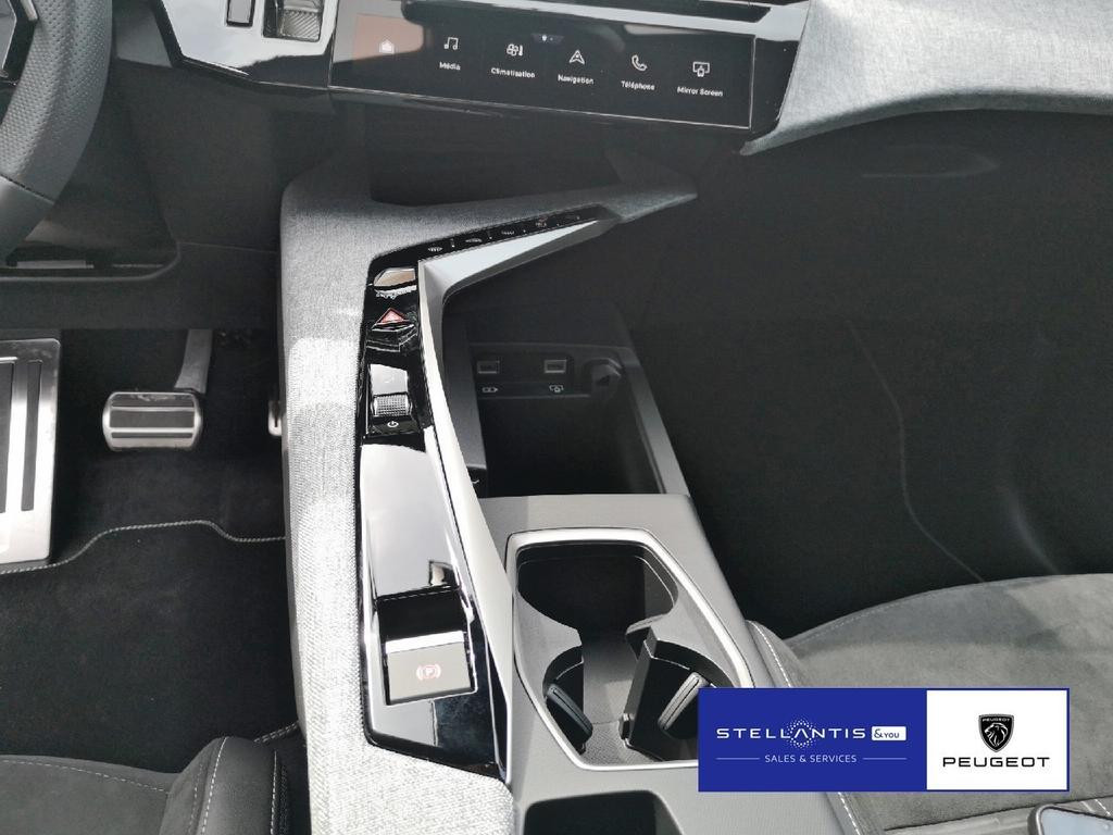 Peugeot E-3008