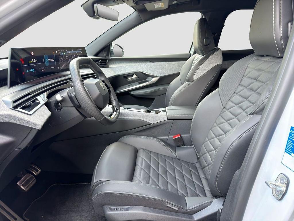 Peugeot E-3008