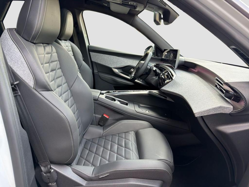 Peugeot E-3008