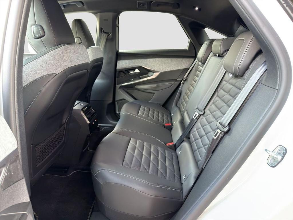 Peugeot E-3008