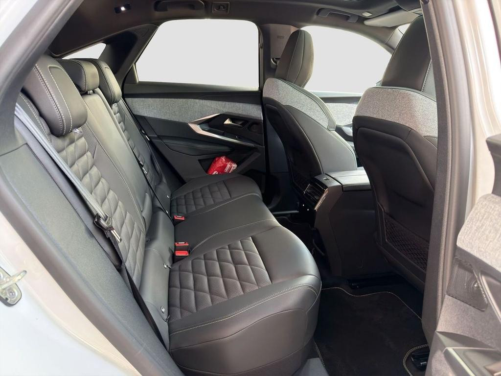Peugeot E-3008