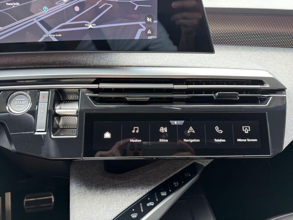 Peugeot E-3008