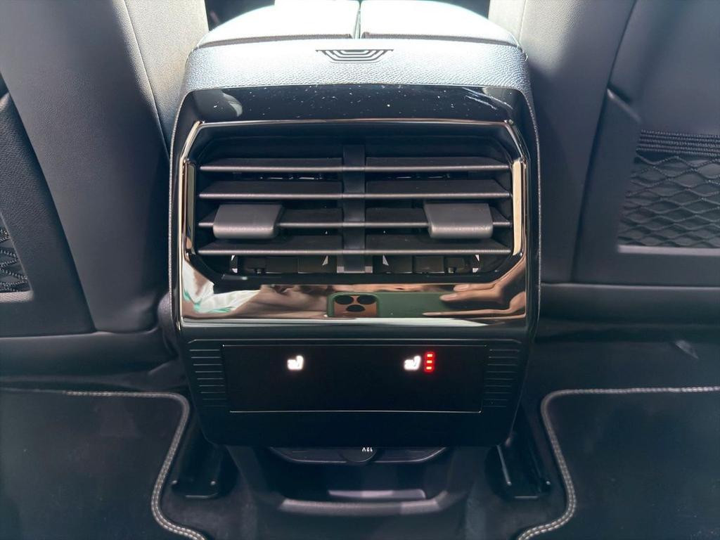 Peugeot E-3008