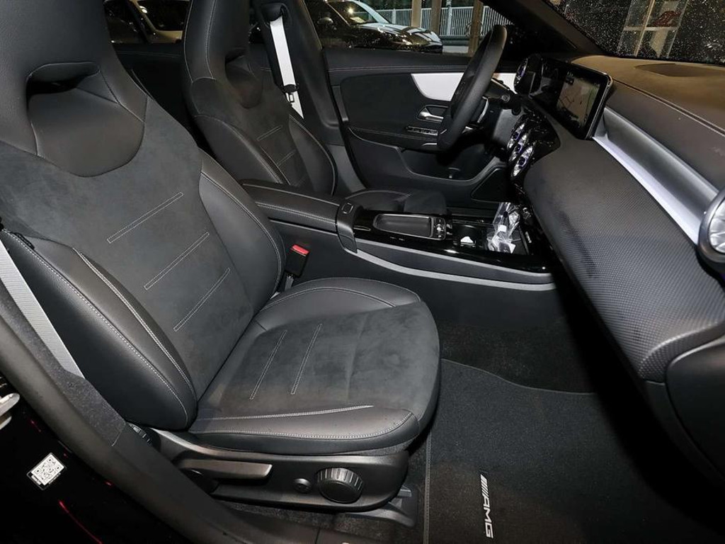 Mercedes-Benz CLA-Klasse CLA 220 4MATIC AMG Line Coupé