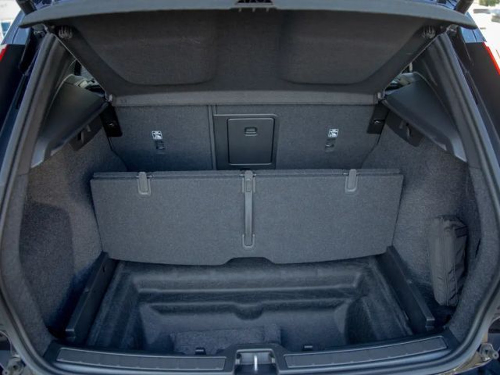 Volvo EX40