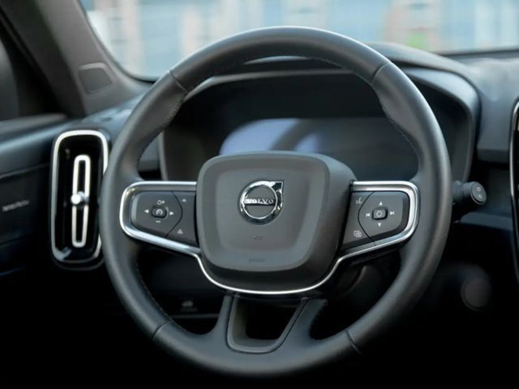 Volvo EX40