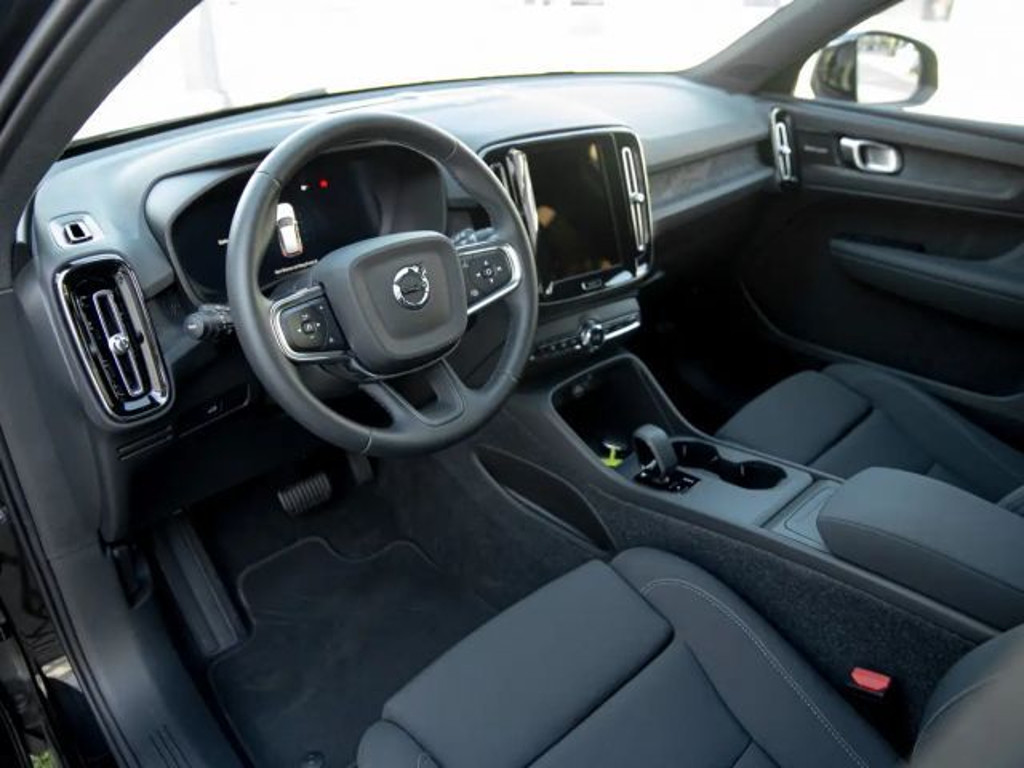 Volvo EX40