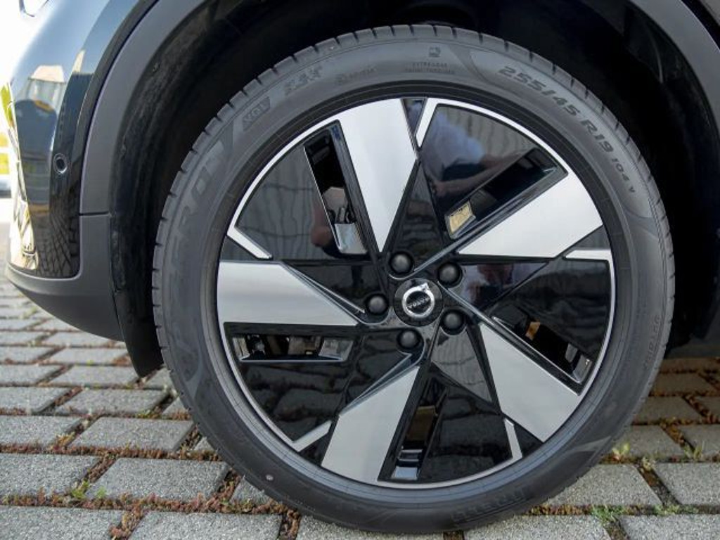 Volvo EX40