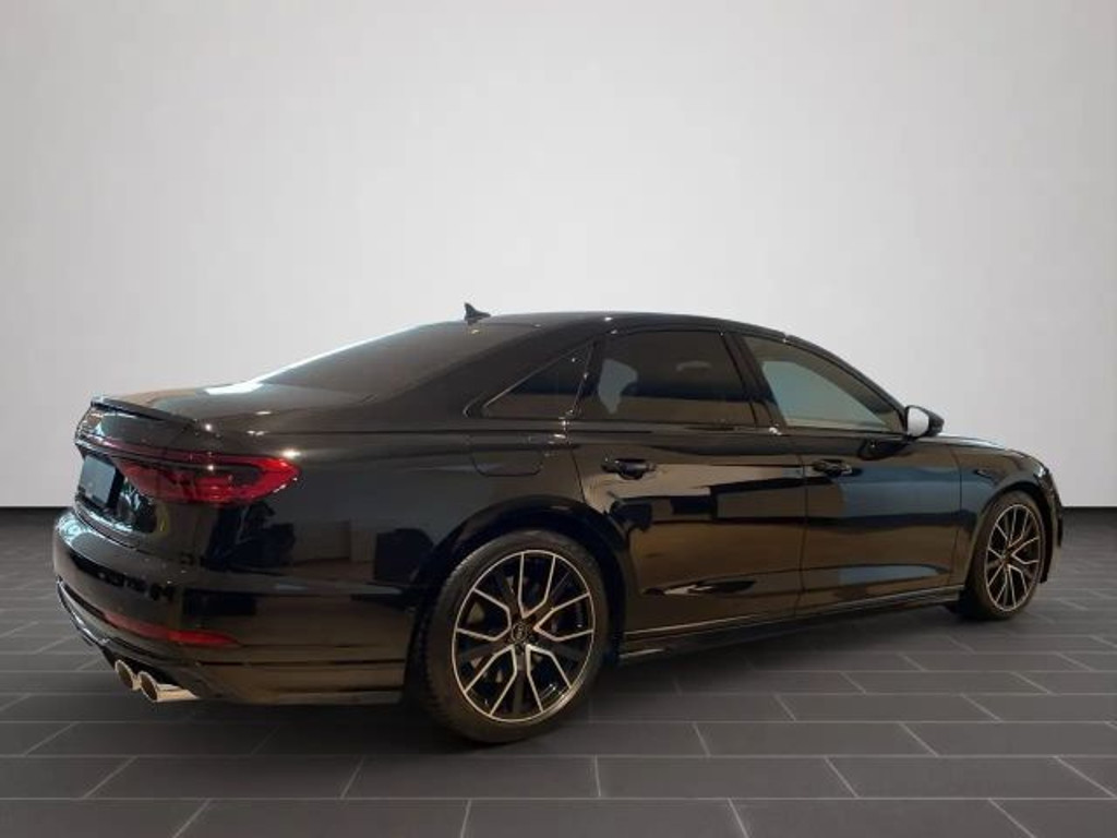 Audi S8