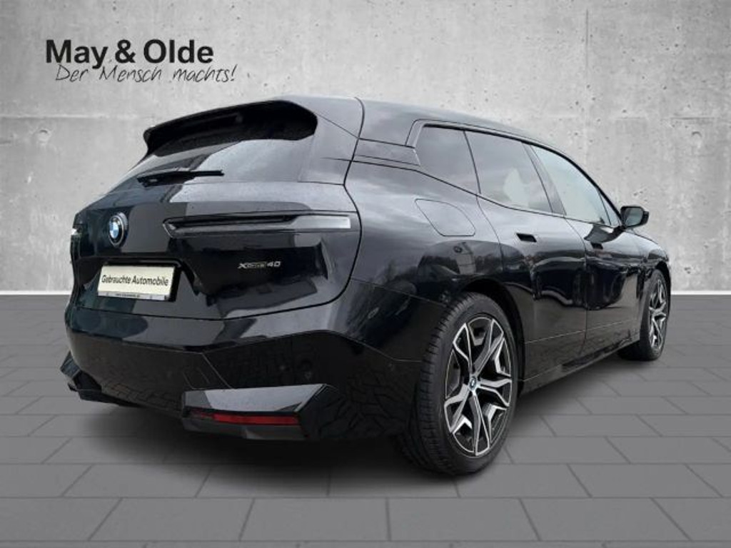 BMW iX