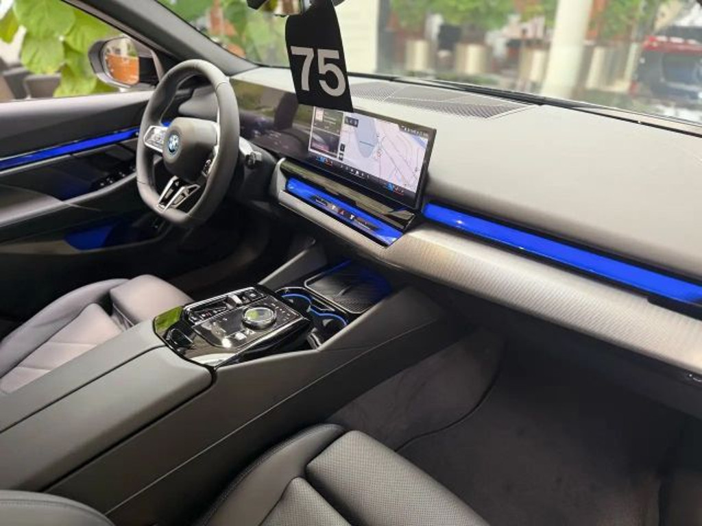BMW i5