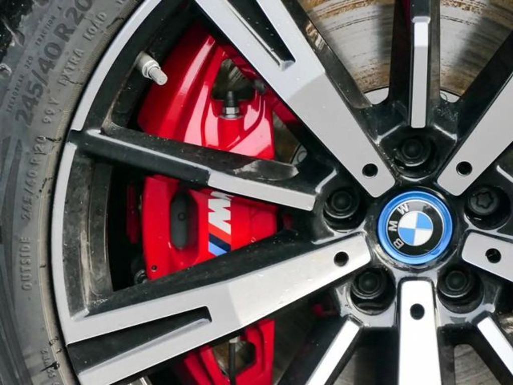 BMW i5