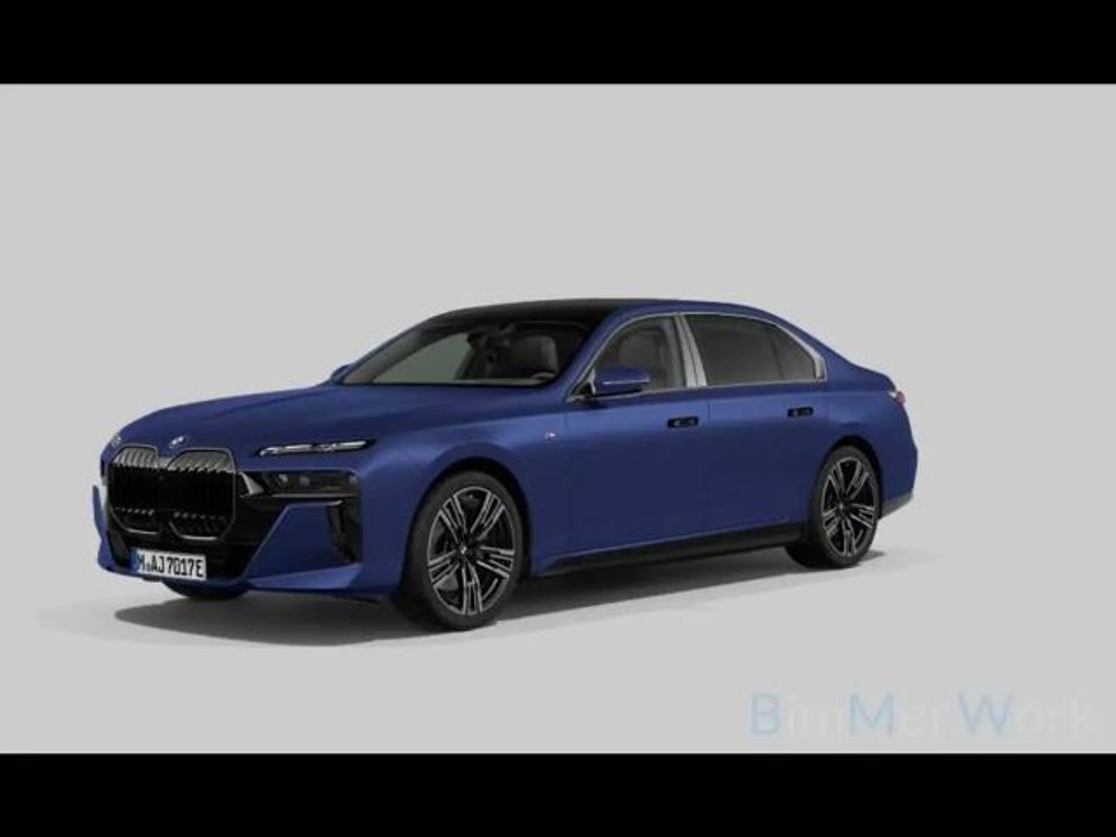 BMW i7