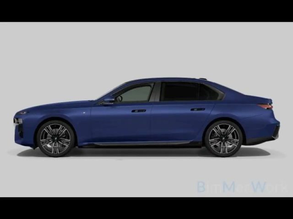 BMW i7