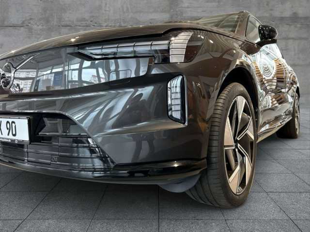 Volvo EX90
