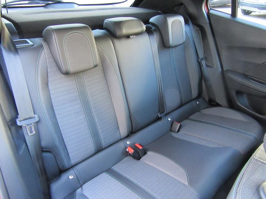 Peugeot e-2008
