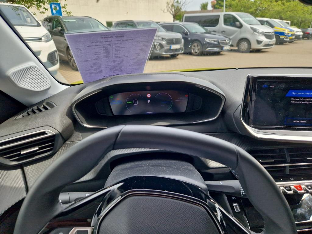 Peugeot e-208