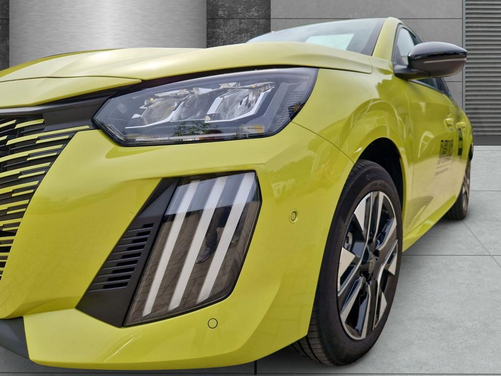 Peugeot e-208