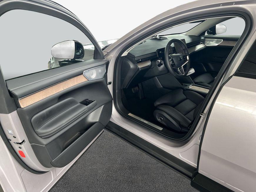 Volvo ES90