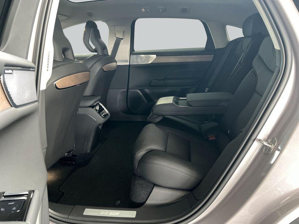 Volvo ES90