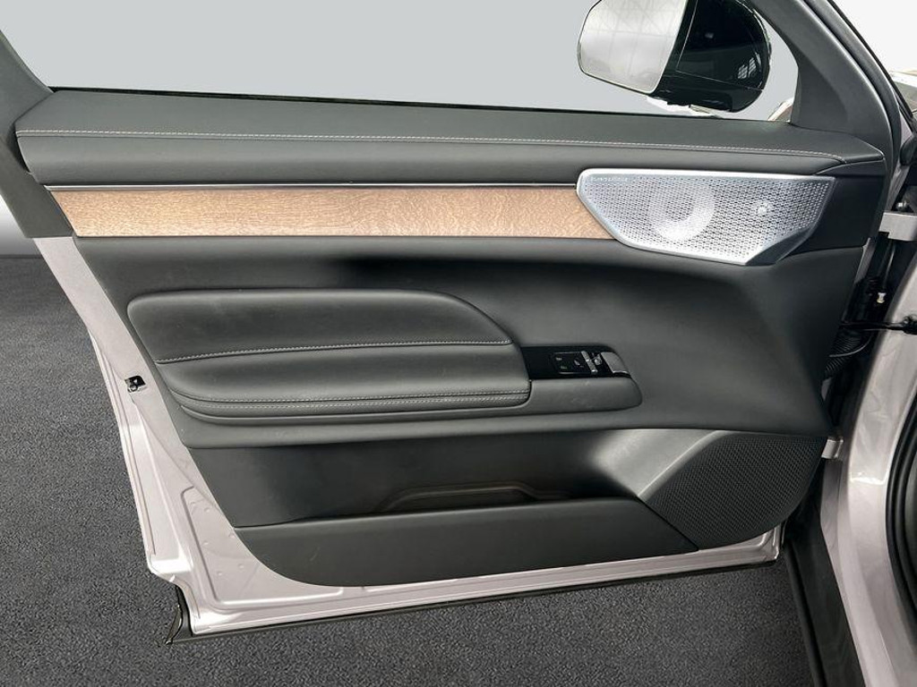 Volvo ES90