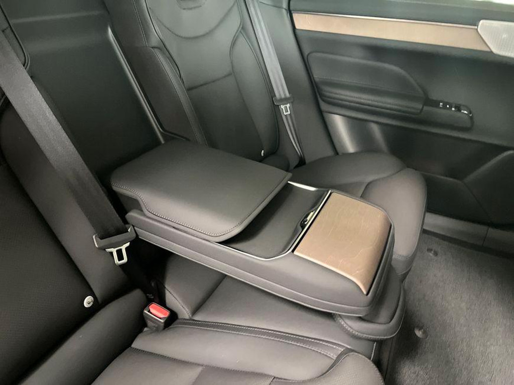 Volvo ES90