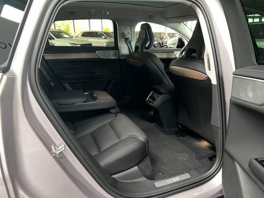 Volvo ES90
