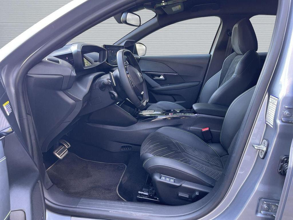 Peugeot e-208