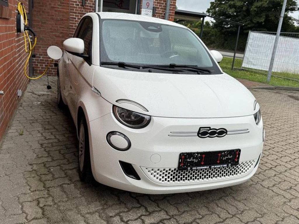 Fiat 500e FIAT 500E * AB 6,63€/TAG * NAVI * PDC * SO