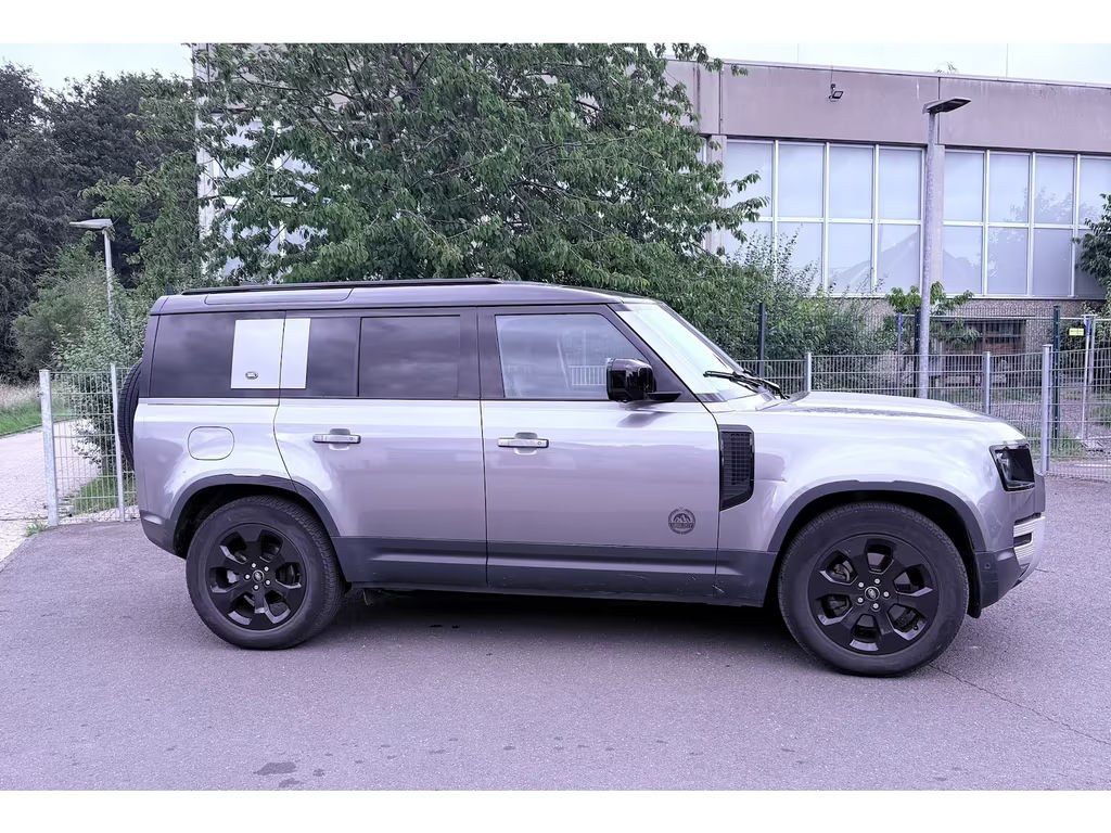 Land Rover Defender SE 110