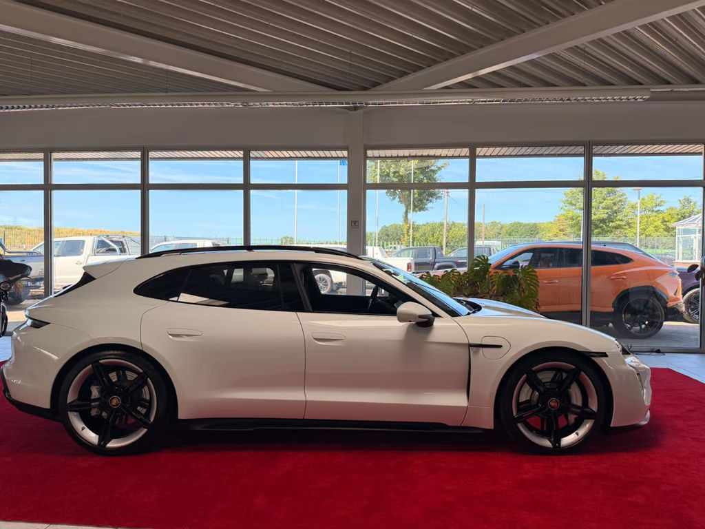 Porsche Taycan GTS Sport Turismo