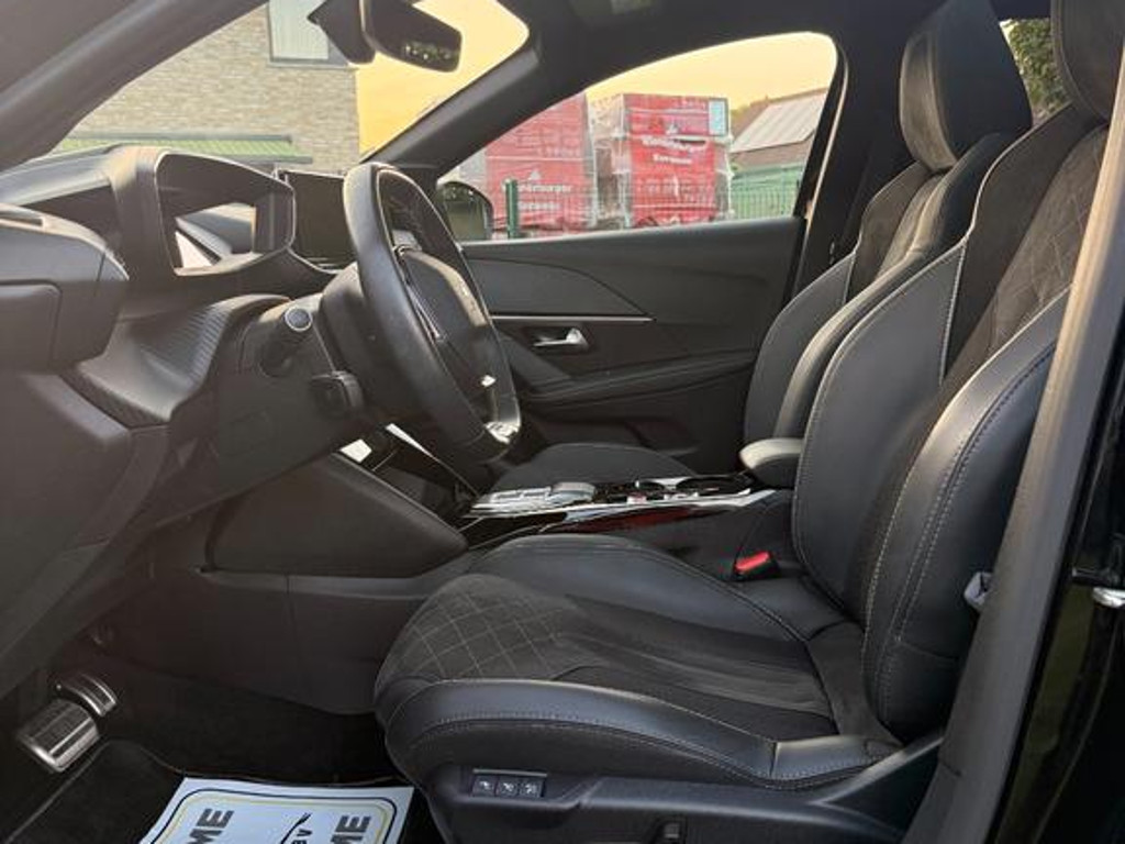Peugeot e-208